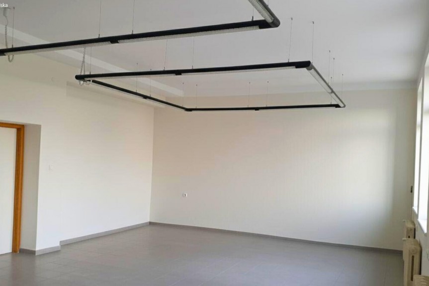 będziński, Sławk&oacute;w, al. Generała Władysława Sikorskiego, Wynajem | Budynek biurowy I Sławk&oacute;w