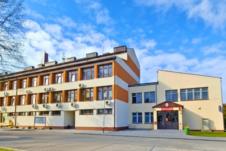 ostrowiecki, Kun&oacute;w, Warszawska, Wynajem | Budynek biurowo-usługowy | Kun&oacute;w