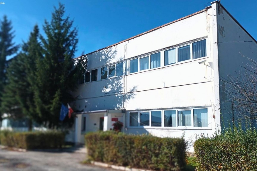 Jelenia G&oacute;ra, Sp&oacute;łdzielcza, Wynajem | Budynek biurowy | Plac manewrowy | Jelenia G&oacute;ra