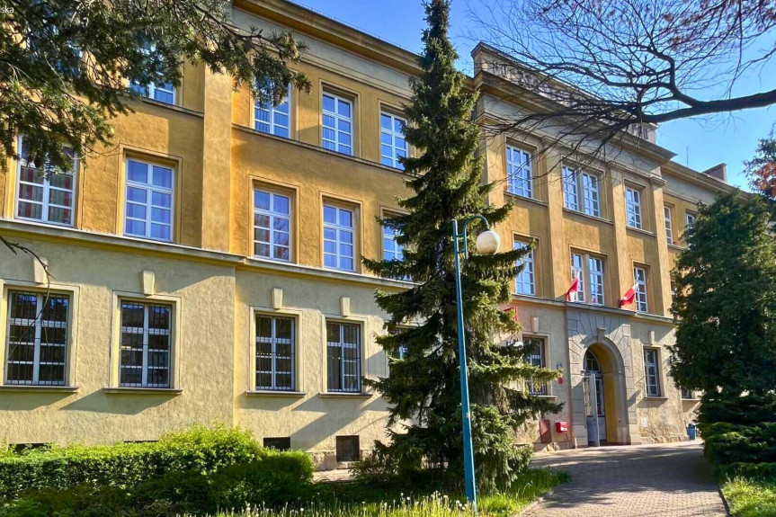 małopolskie, Tarnów, Adama Mickiewicza, Wynajem | Budynek biurowy | Tarnów | Centrum